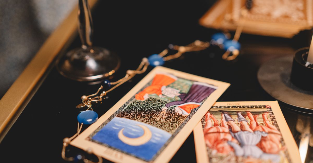 Le Pendu dans le tarot : signification, blocage et évolution personnelle