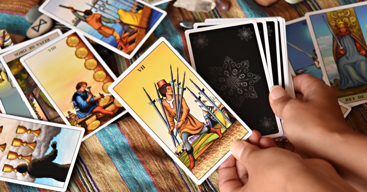Le Pendu dans le tarot : signification, blocage et évolution personnelle